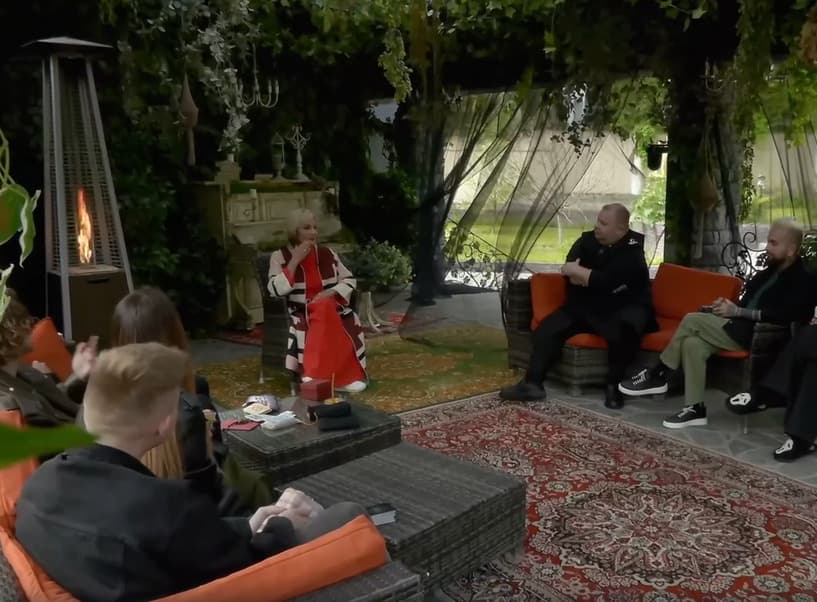 "Предки вами довольны": Буланова выпустила новый трек после того, как экстрасенсы предсказали ей успех в карьере