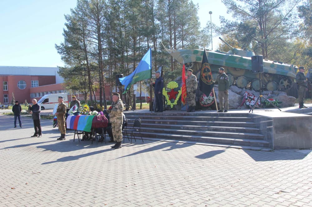 В Каменске-Уральском простились с сержантом, защищавшим Курскую область