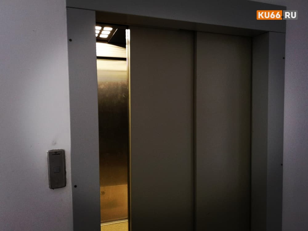 Пассажиры успели выскочить: в Челябинске лифт рухнул с 12 этажа