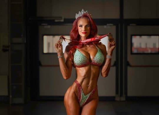 Анастасия Добрыдина из Каменска-Уральского стала чемпионкой по бодибилдингу 