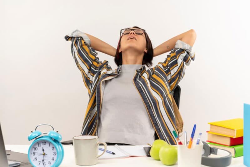 Больше половины россиян заявили, что выгорают на работе