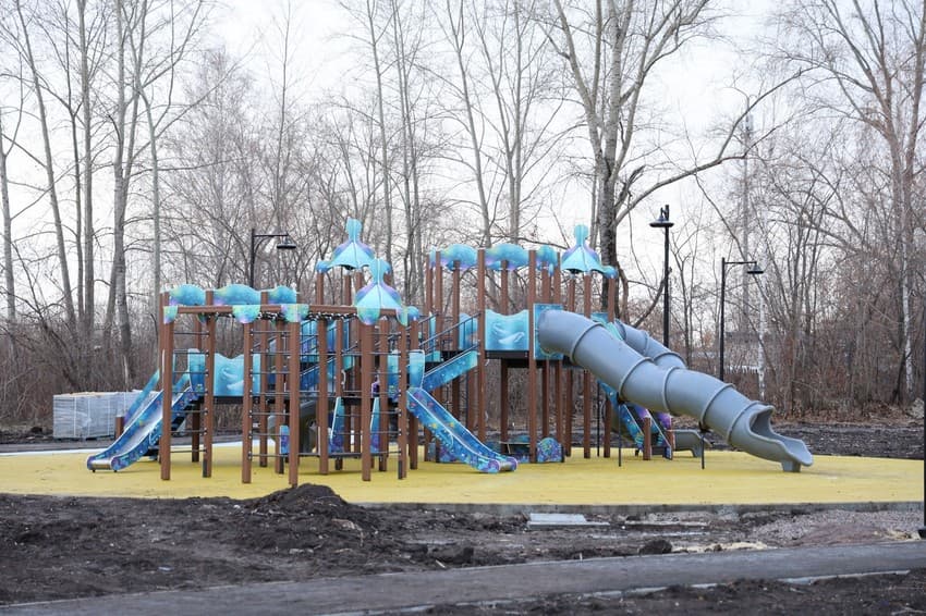 В поселке Силикатном завершают благоустройство парка за 53 млн рублей