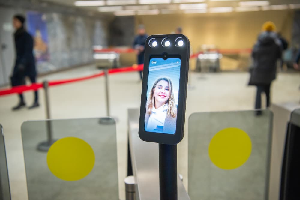 Сбер запустил оплату по биометрии в метро Екатеринбурга