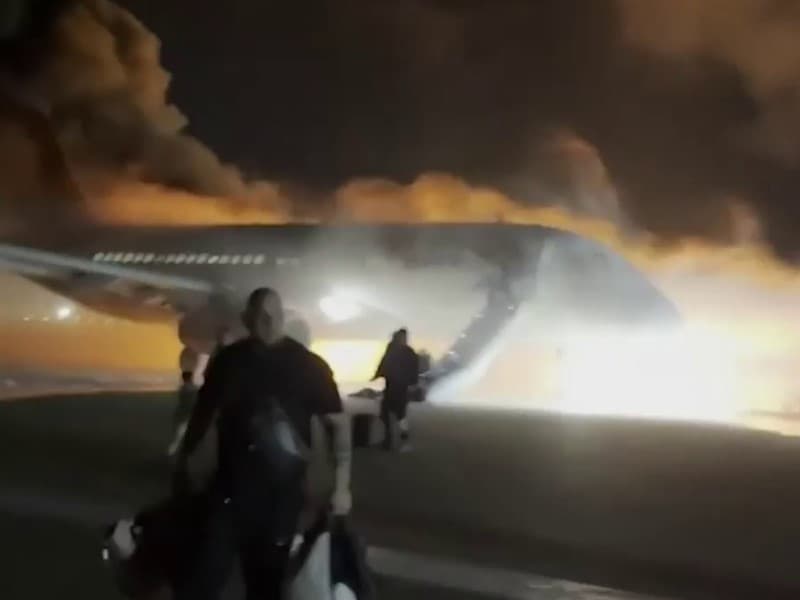 Горящий самолет с россиянами в Анталье: все подробности об аварии «Суперджета»