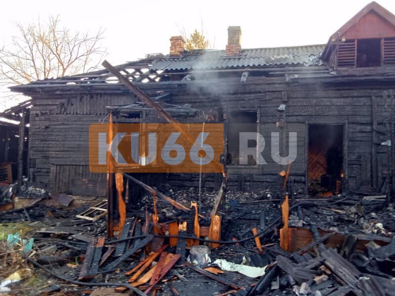 «Полностью сгорел»: в Каменске-Уральском два раза подожгли один и тот же барак