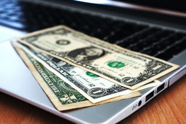 Курс доллара пробил отметку в 108 рублей впервые за два года