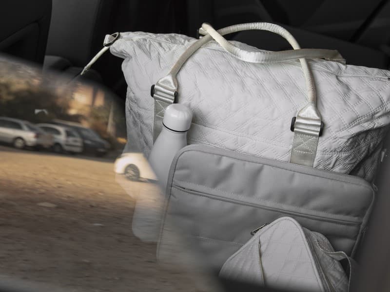 Екатеринбуржец нашёл на дороге 800 тысяч рублей и купил на них машину