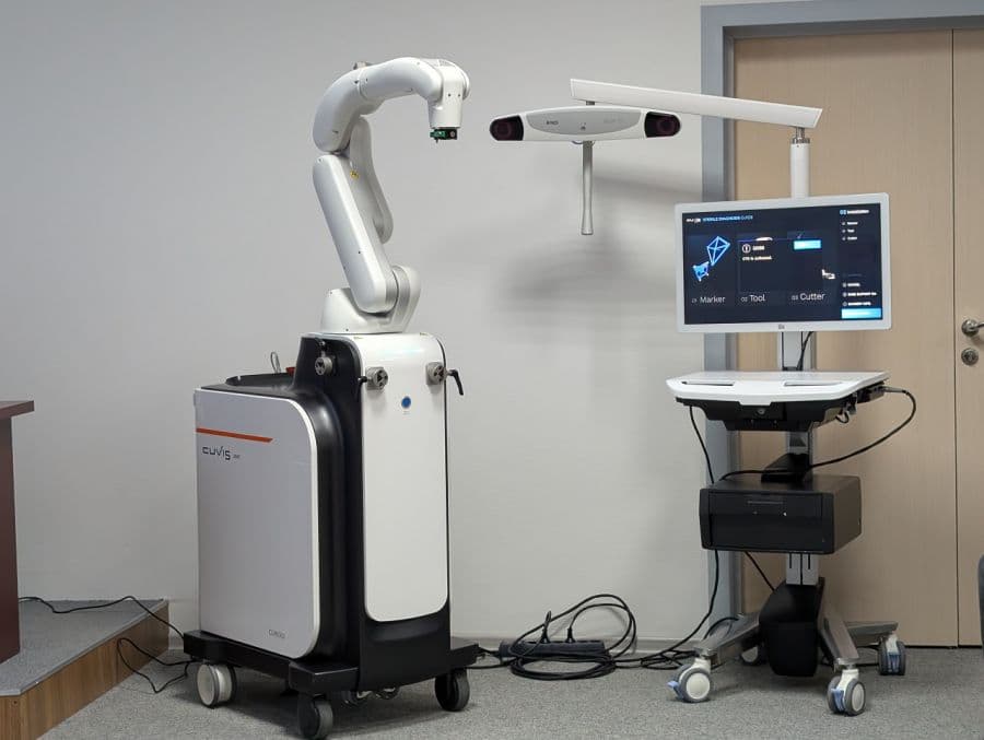 Первую операцию с участием робота провели в Свердловской области