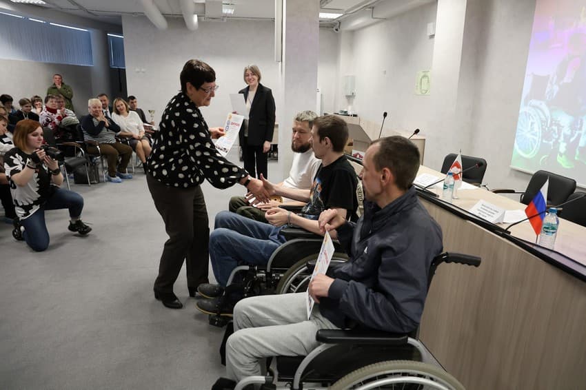 Двоих каменцев наградили ежегодной премией главы города для людей с ограниченными возможностями 