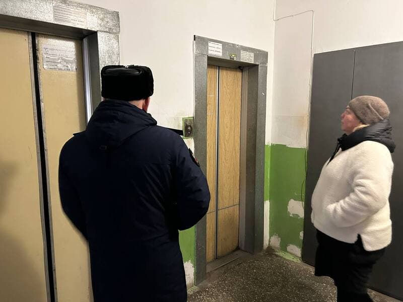 Повреждены алюминиевые элементы: в Челябинске на ребенка упал лифт