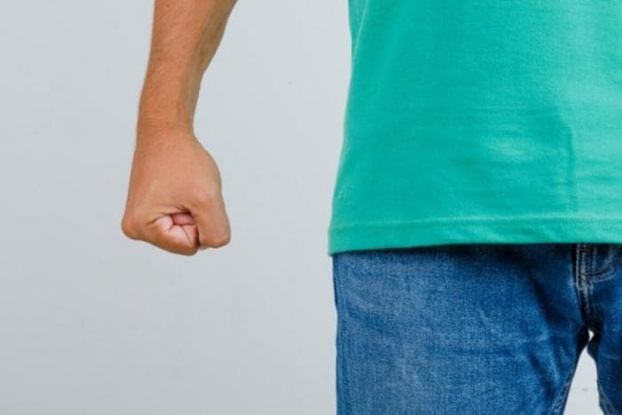 Впустил наркомана: сотрудник ТСЖ избил жительницу элитного ЖК в Екатеринбурге 