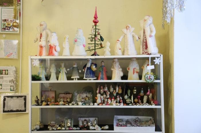 Гирлянда с зеленой, йодом и марганцовкой: в Каменске-Уральском проходит уникальная выставка