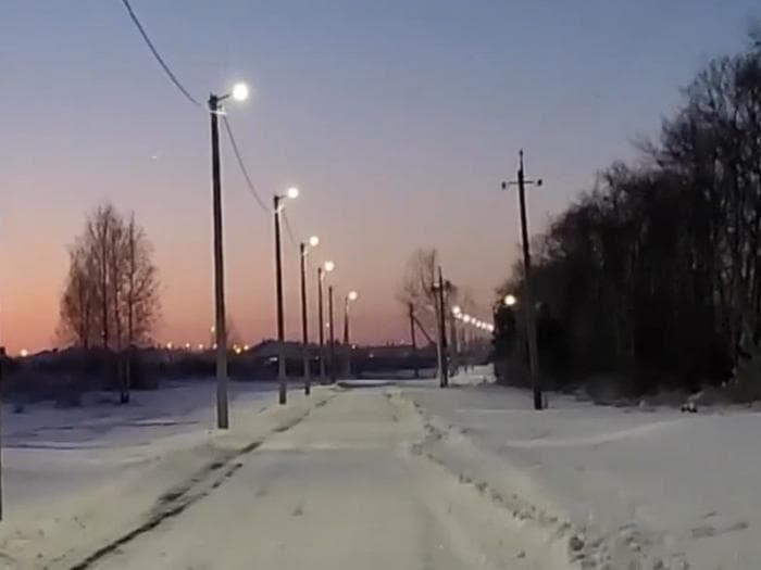 Новое освещение на пешеходной дорожке в Каменске-Уральском