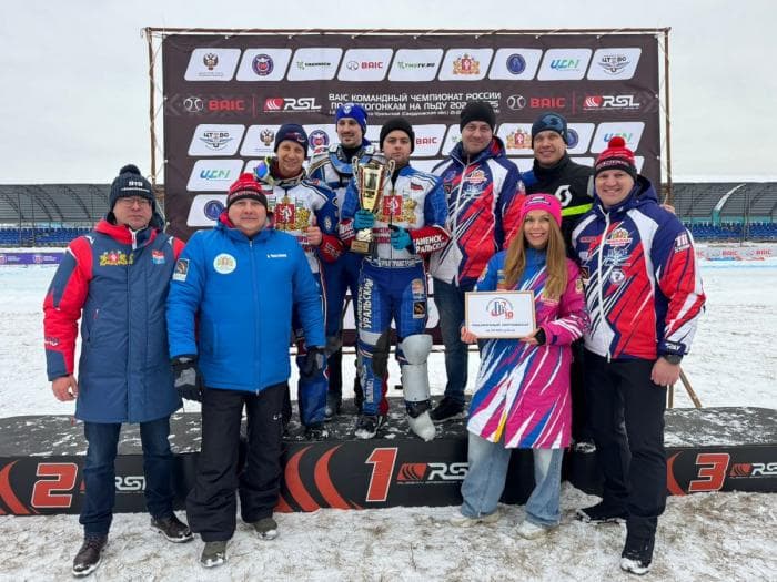 Золотую медаль завоевали гонщики на чемпионате России по мотогонкам в Каменске-Уральском