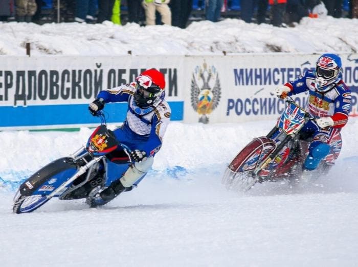 Открытие сезона мотогонок на льду в Каменске-Уральском: старт командного чемпионата России