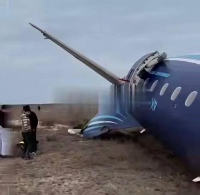 В Казахстане упал самолет, летевший из Баку в Грозный 