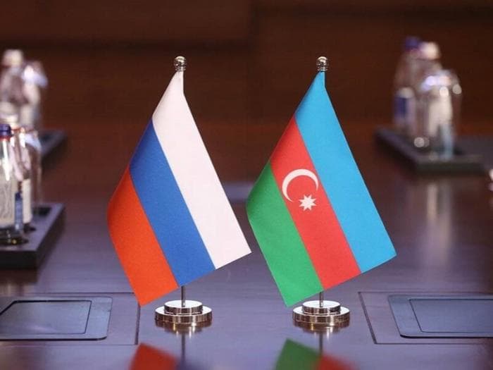 Ответные меры: Баку сократил срок пребывания россиян в стране до 90 дней в году