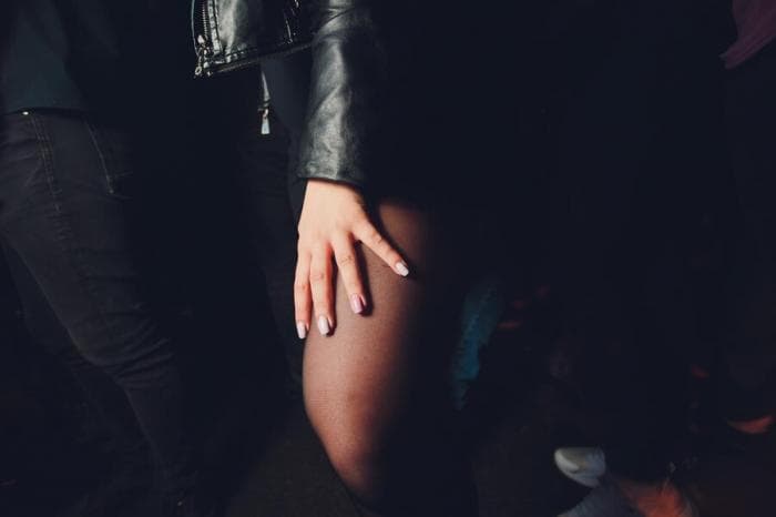 Переодевались в женщин: в Екатеринбурге накрыли бордель с мигрантами. Видео