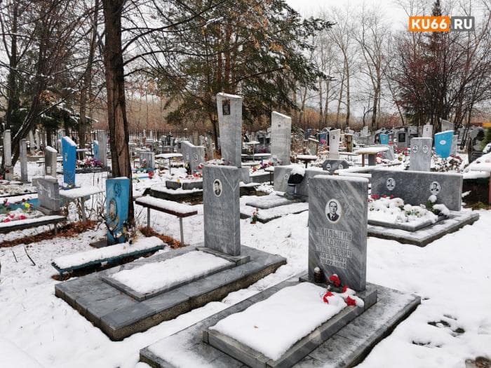 В Екатеринбурге мужчина умер прямо на кладбище