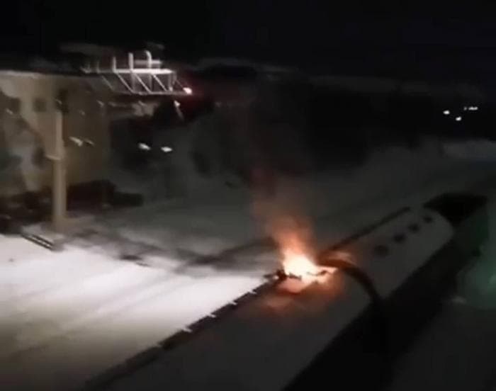 Делал селфи: в Оренбургской области подросток залез на крышу поезда и загорелся
