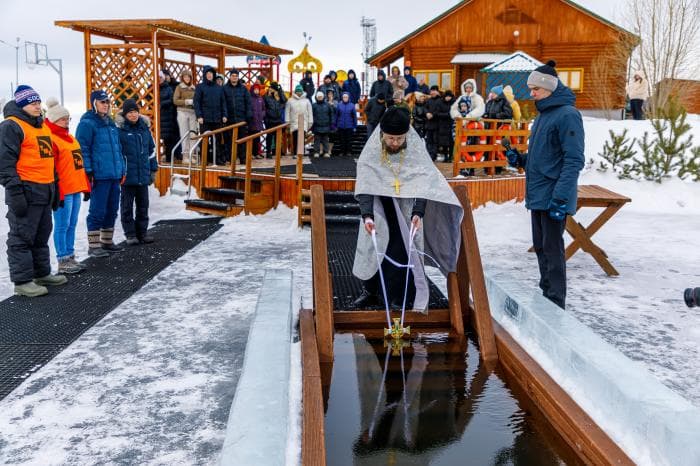 СинТЗ организовал для жителей Каменска-Уральского крещенские купания