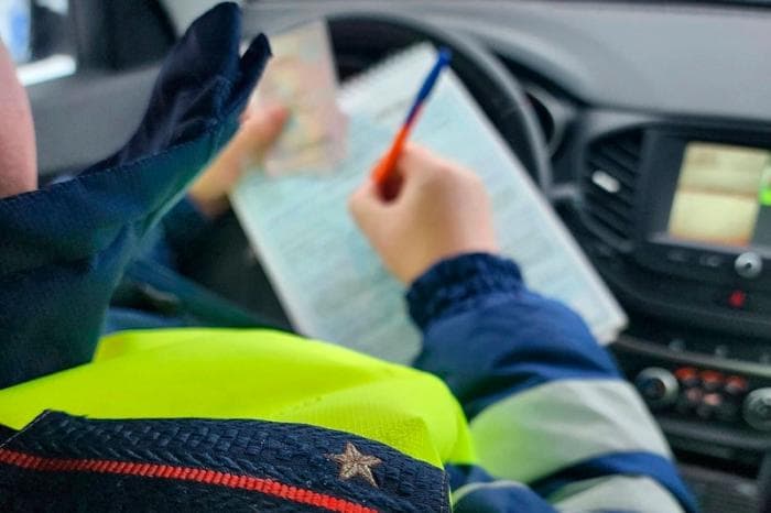 Каменские инспекторы открыли "охоту" на любителей выехать на "встречку"