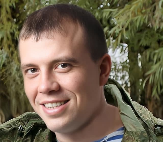 Известный в Каменске-Уральском ведущий праздников погиб на СВО 