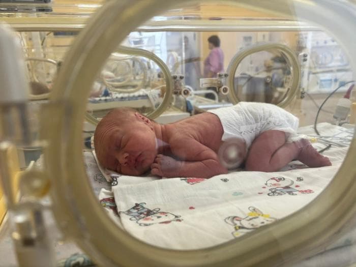 В Уральском НИИ охраны материнства родилась первая за 2025 год тройня