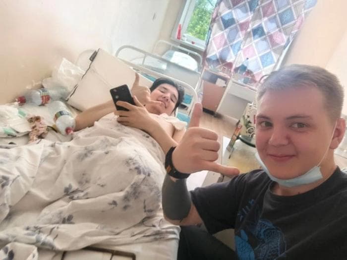 "Не держим зла": семья техника, на которого в Кольцово наехал самолет, попросила не увольнять пилота 