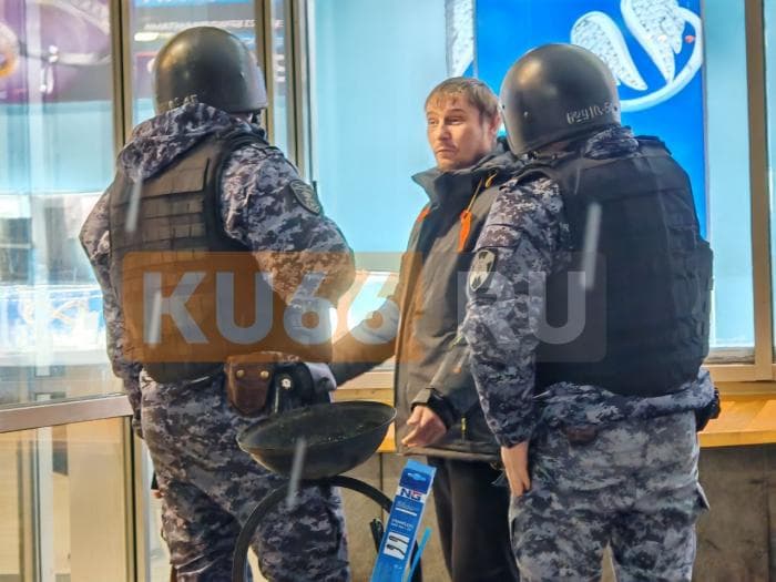 Показалось, ружье: к дому на Суворова съехалась полиция из-за подозрительного мужчины 