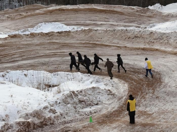 Стреляли и ели солдатскую кашу: в Каменске-Уральском прошла военно-спортивная игра «Тропа сильнейших»