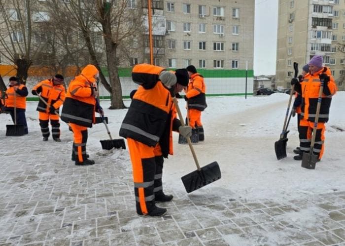 В Каменске-Уральском активно борются с наледью: какие меры предпринимают коммунальщики?