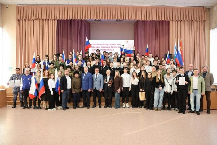 Мэрия Каменска-Уральского наградила участников месячника защитника Отечества