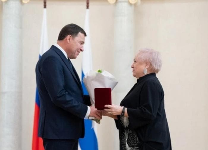 "У вас в сутках не 24 часа, а все 100": губернатор Куйвашев наградил выдающихся свердловчанок