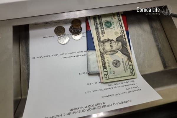 Изменение валютных курсов: доллар опустился до 84,30 рублей, евро снизился до 90,84