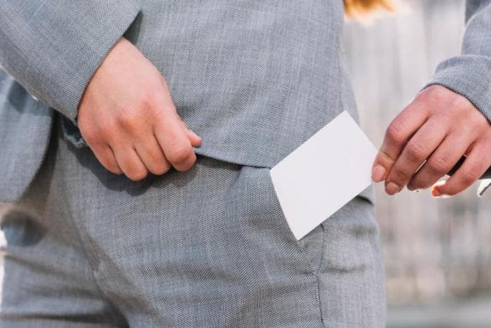 Иностранцы попытались подкупить сотрудников ДПС в Свердловской области