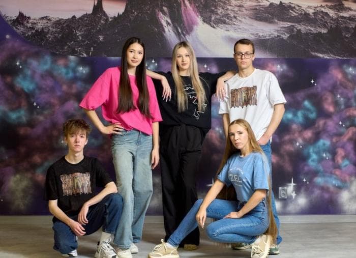 Каменск-Уральский теперь на футболках: у города появился свой мерч 