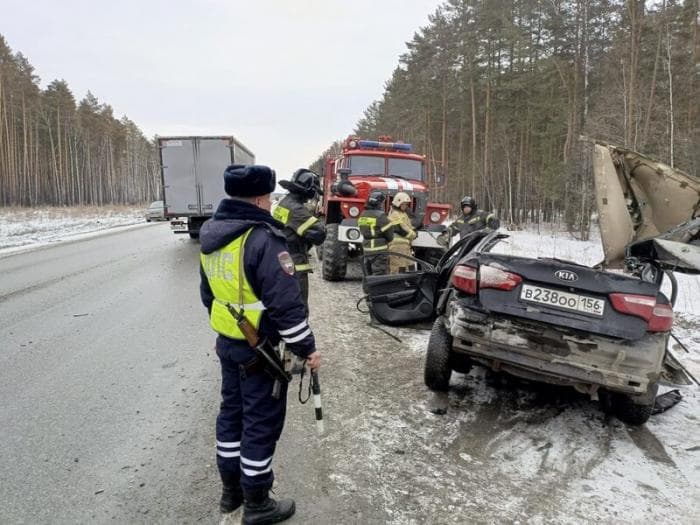Трагедия на трассе Екатеринбург–Тюмень: водитель Kia погиб, игнорируя запрет обгона
