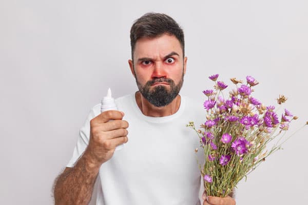 Аллергия на тополиный пух: как спастись этой весной?