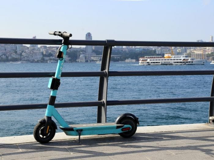 Денис Паслер взялся за электросамокаты: что изменится в Свердловской области