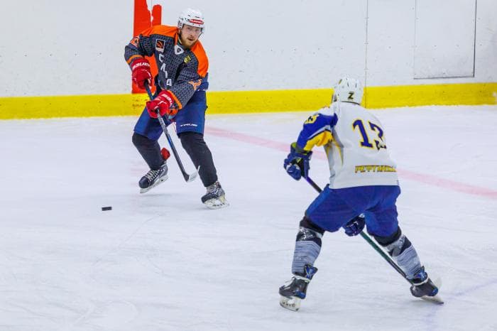 Хоккеисты "Синары" крупно обыграли команду "Энергия"