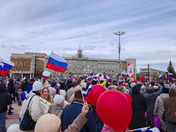 Как Каменск-Уральский отметил праздник труда: яркие фото и важные слова.Фото