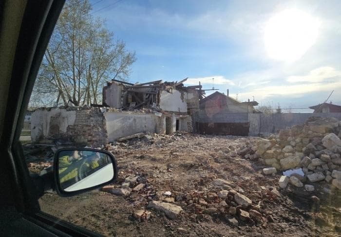 Ветхое жилье уходит в прошлое: в Каменске-Уральском снесли уже один дом, впереди — восемь