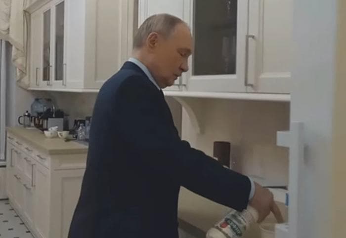 Что пьет Путин? Любимый напиток президента смели с прилавков после документального фильма