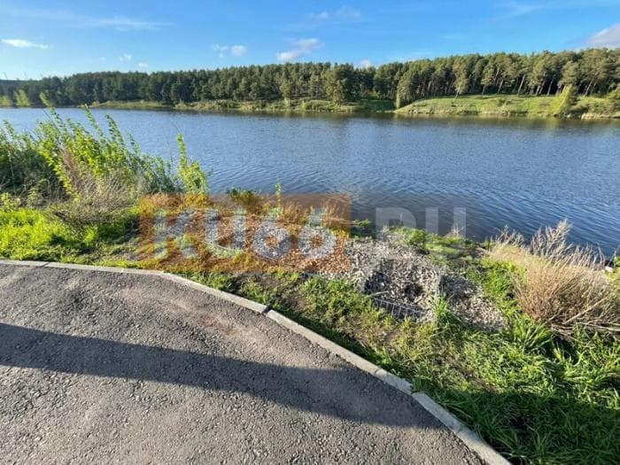 Сухостой, бутылки и бетонные ловушки: красивая набережная в Каменске-Уральском превратилась в опасную зону