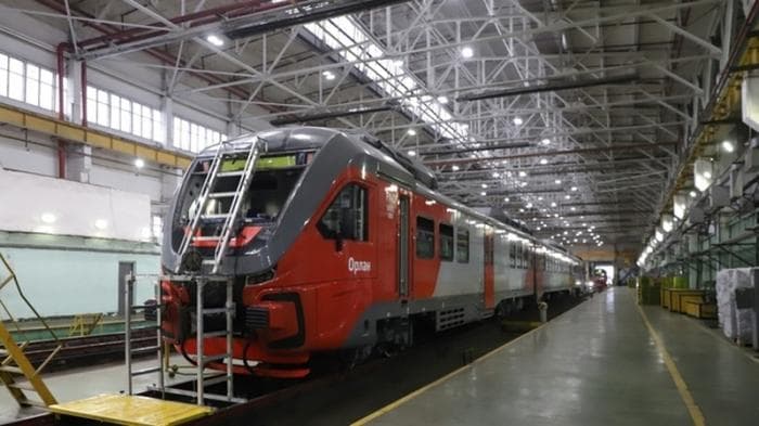 Как СвЖД готовится к летнему наплыву пассажиров: новые поезда и удобства для дачников