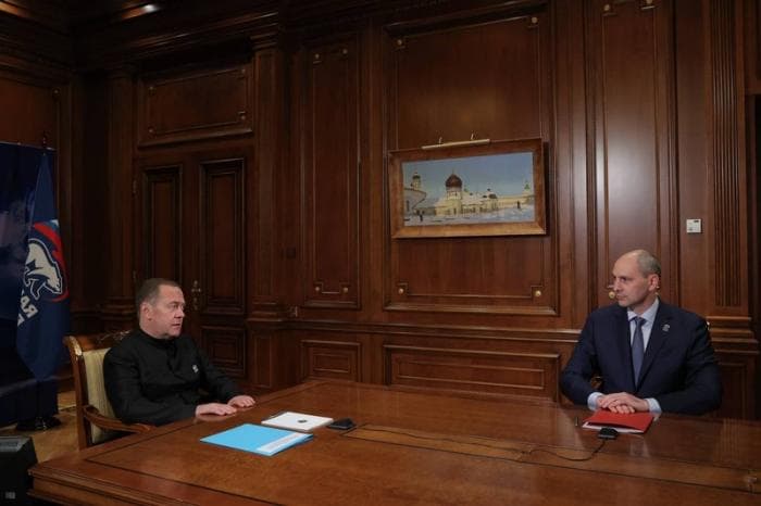 Дмитрий Медведев доверяет Денису Паслеру руководить свердловскими единороссами