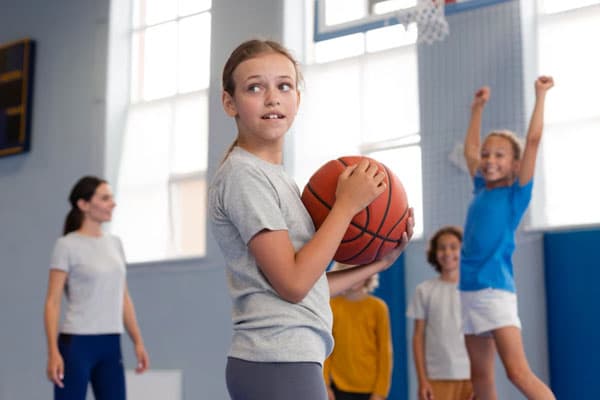 166 тысяч детей на отдых: в Свердловской области расширена программа летних и круглогодичных лагерей