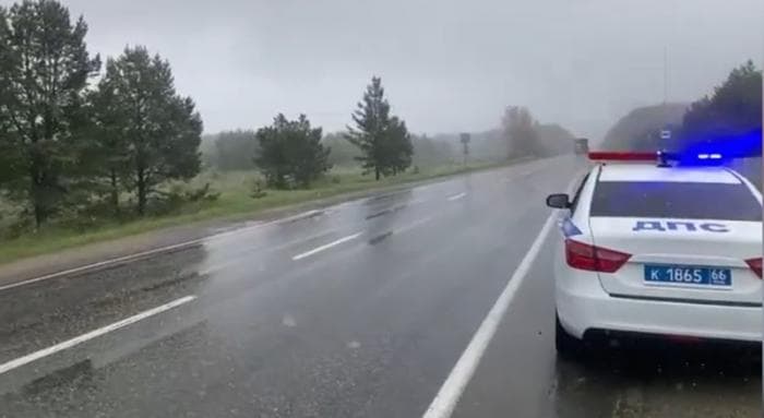 ГИБДД предупреждает о гололедице на дорогах Свердловской области