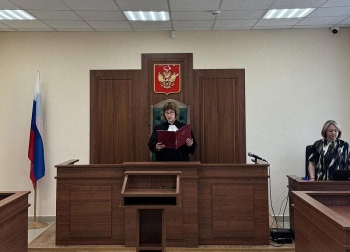 Горячая вода оказалась с «химией»: жительница Каменска-Уральского подала в суд на УК — и выиграла